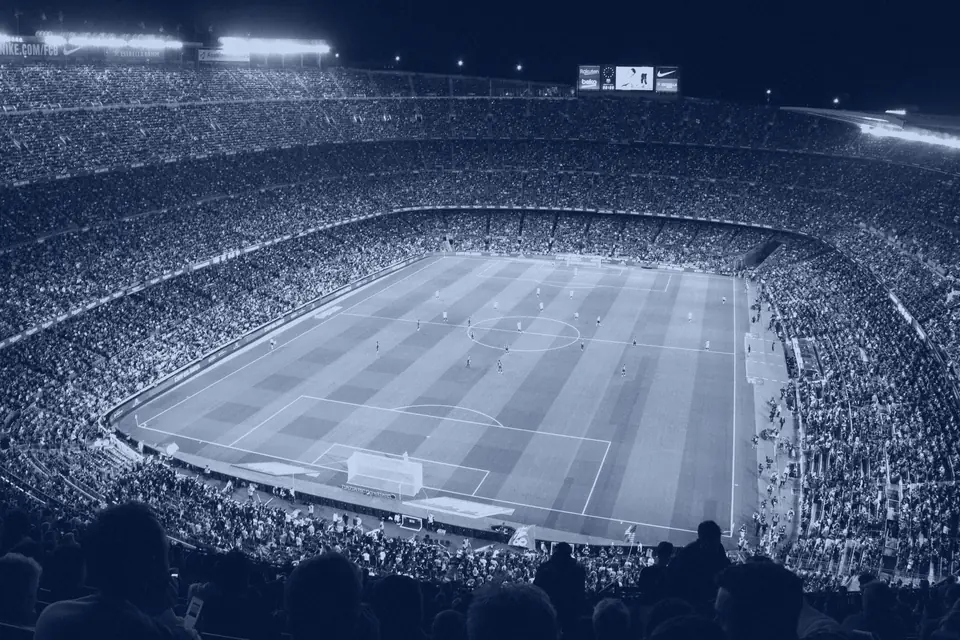 Tribunas llenas en un estadio de fútbol